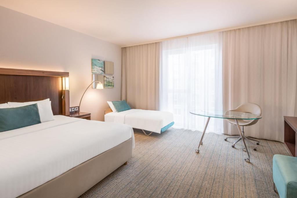 Postel nebo postele na pokoji v ubytování Courtyard by Marriott Cologne