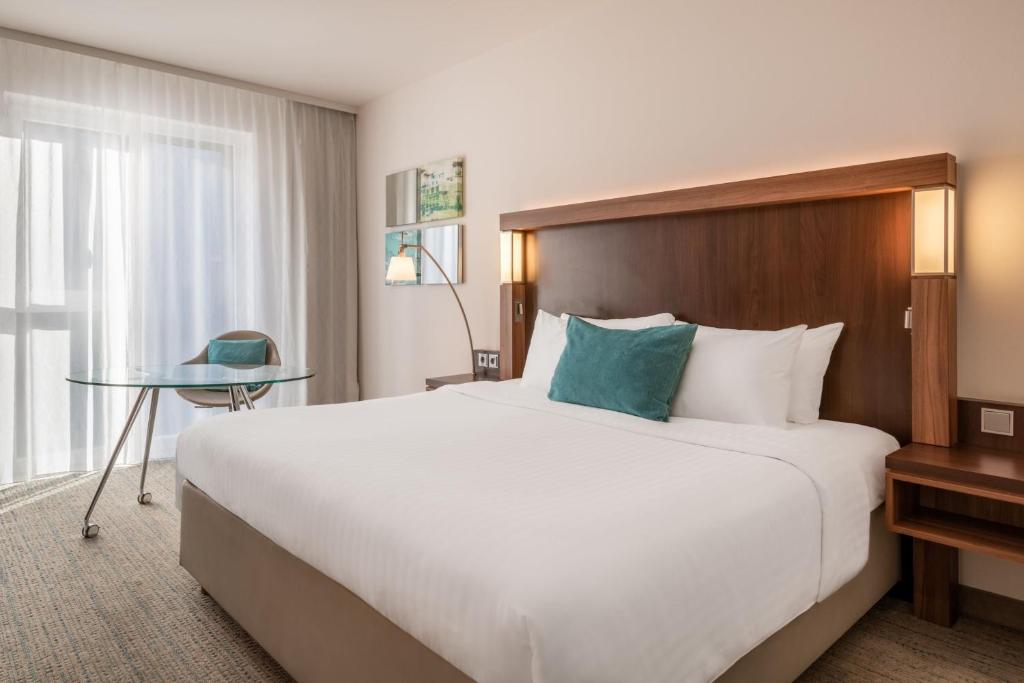 Postel nebo postele na pokoji v ubytování Courtyard by Marriott Cologne