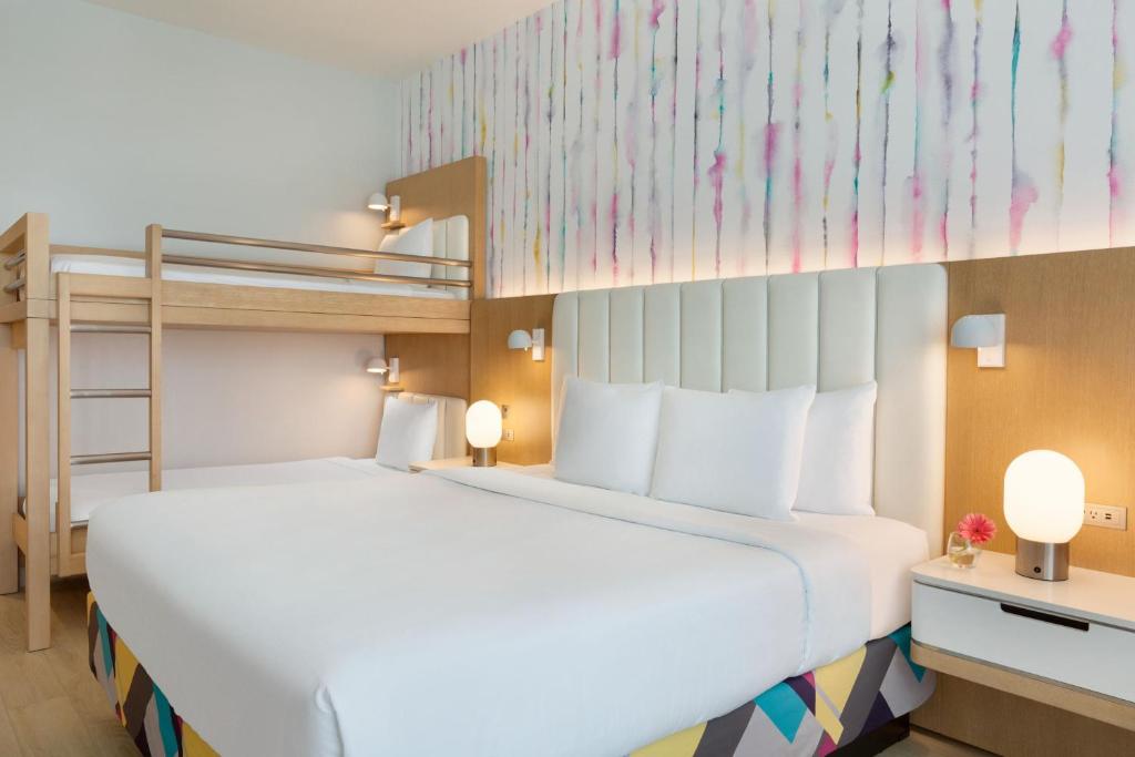 The Viv Hotel, Anaheim, a Tribute Portfolio Hotel - Room King Con Literas Y Vista De Parque