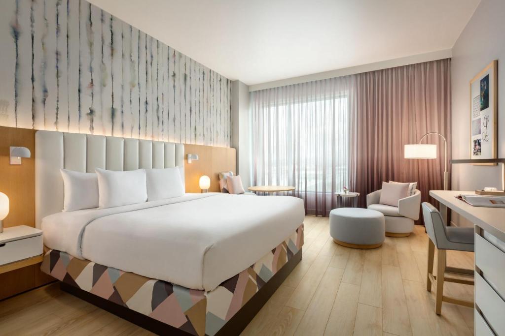 The Viv Hotel, Anaheim, a Tribute Portfolio Hotel - King Suite Con Sofá Cama