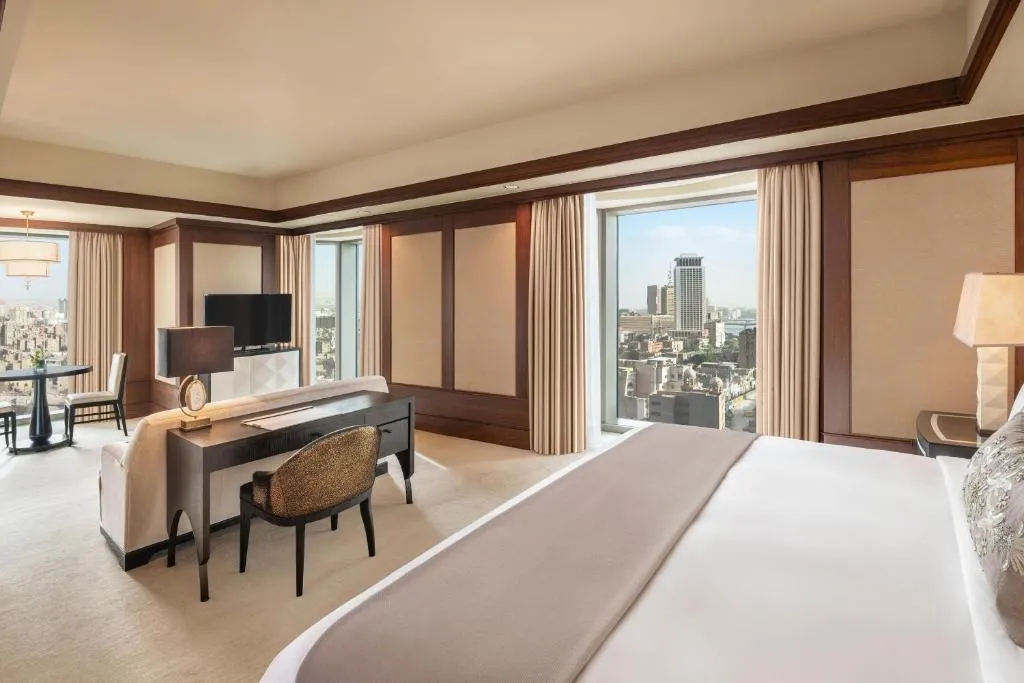 Grand Deluxe, Larger Guest room, 1 King, Partial Nile view