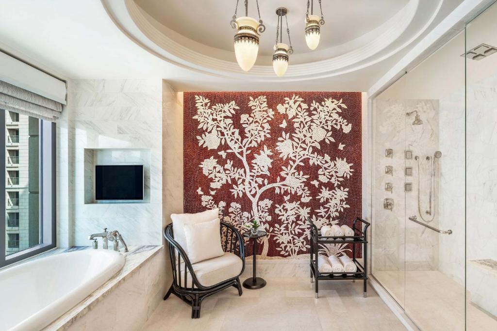 TV a/nebo společenská místnost v ubytování The St. Regis Cairo