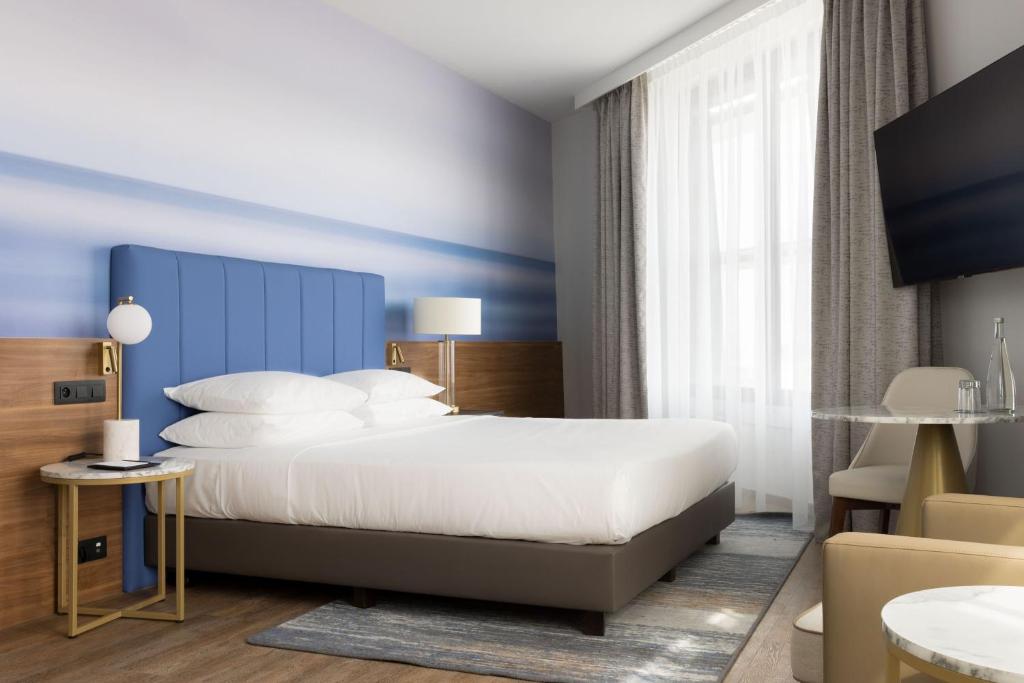 
Club King Room - Club Lounge Access
