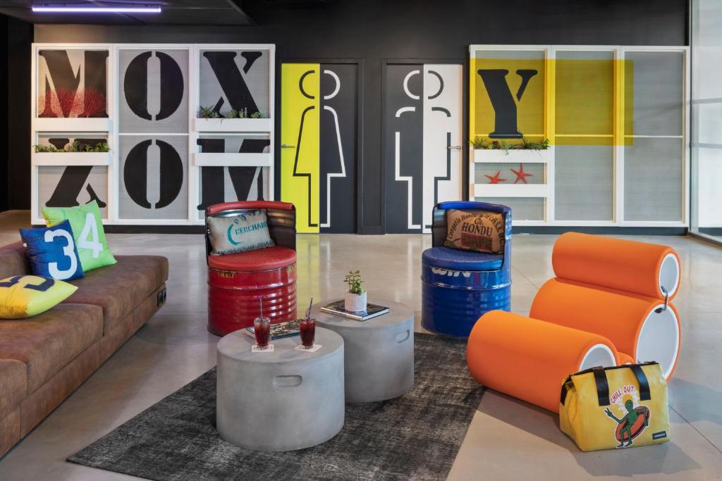 Zona de estar de Moxy La Ciotat