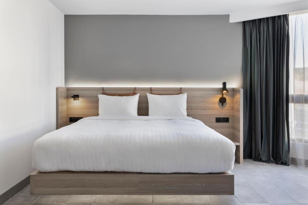 Cama o camas de una habitación en Moxy La Ciotat