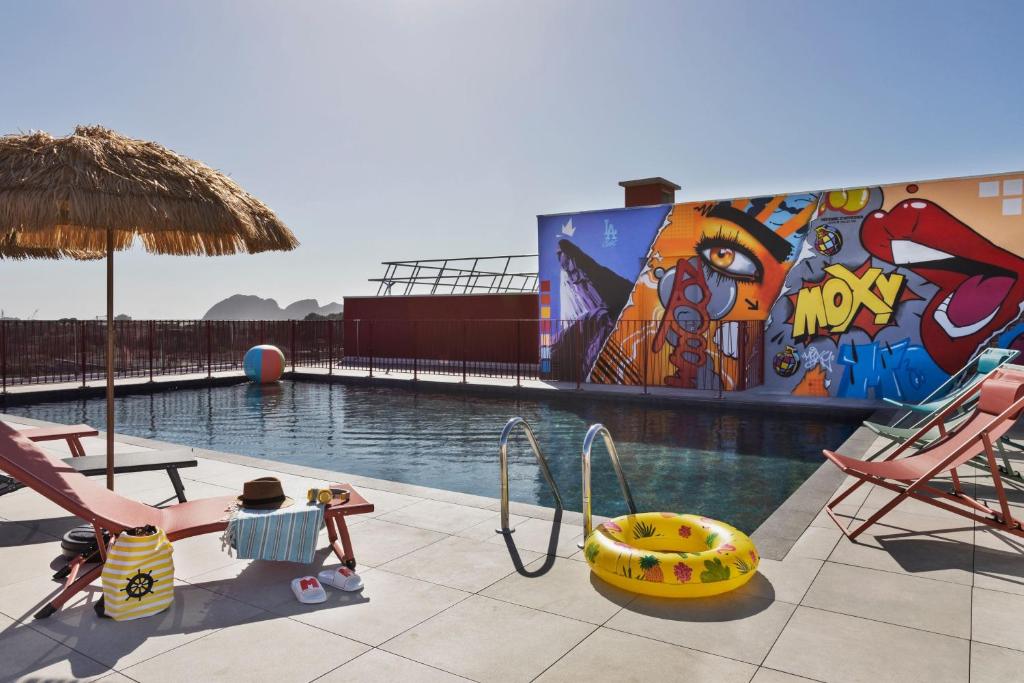 Piscina en o cerca de Moxy La Ciotat