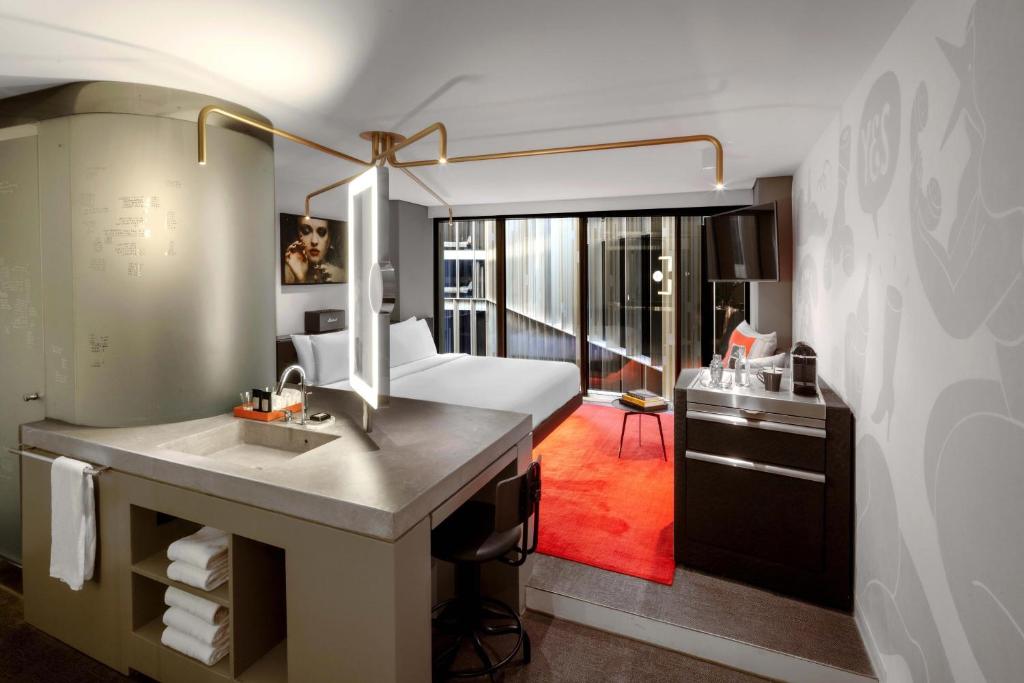W Amsterdam - Cozy Exchange, Guest Room, 1 King, Atrium View