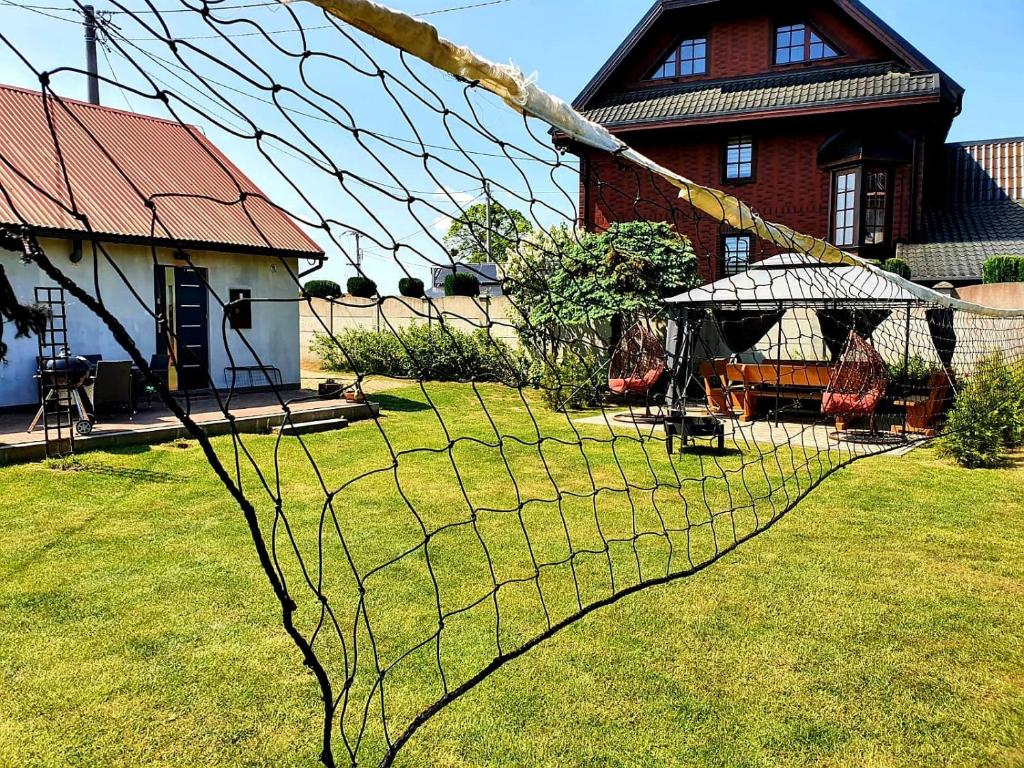 Vonkajšia záhrada v ubytovaní Apartament z antresolą