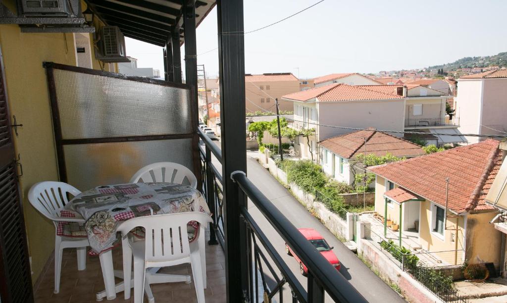 Balkón nebo terasa v ubytování Petania Hotel & Apartments