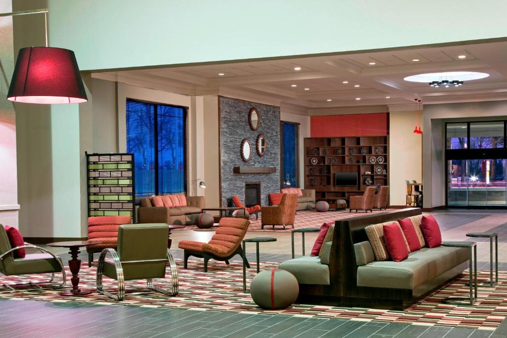 a large lobby with couches and chairs at Four Points Bentonville in Bentonville