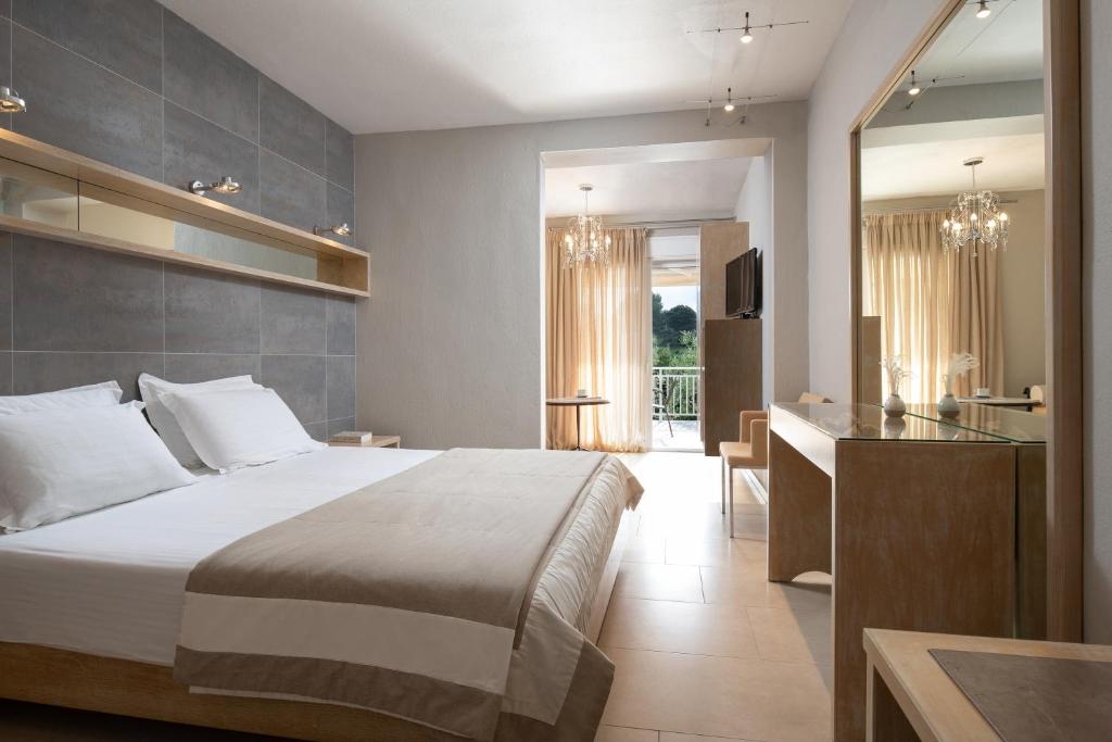 Antigoni Seaside Resort - 4