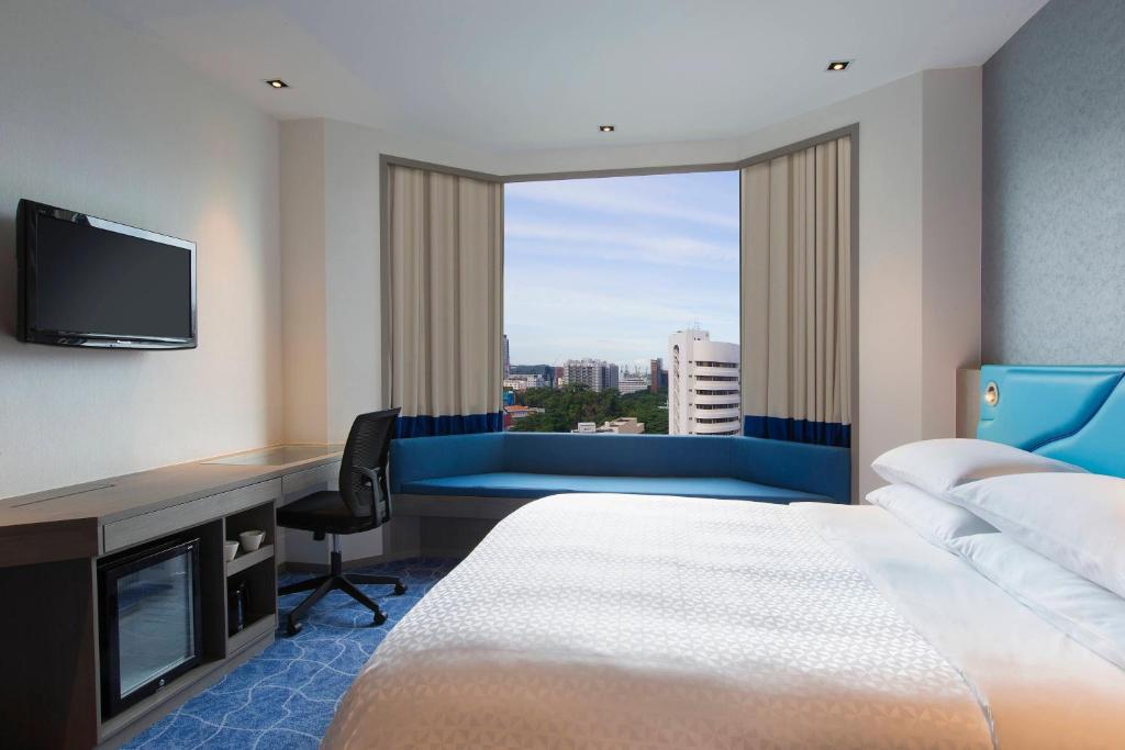 Giường trong phòng chung tại Four Points by Sheraton Singapore, Riverview