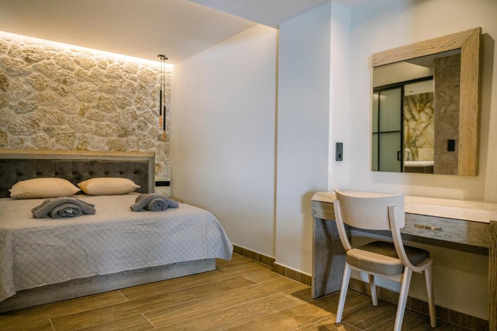 Postel nebo postele na pokoji v ubytování Black Rocks Luxury Seafront Beach Suite