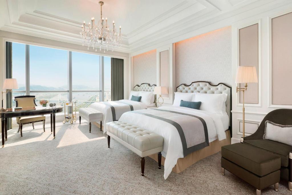 Postel nebo postele na pokoji v ubytování The St. Regis Zhuhai