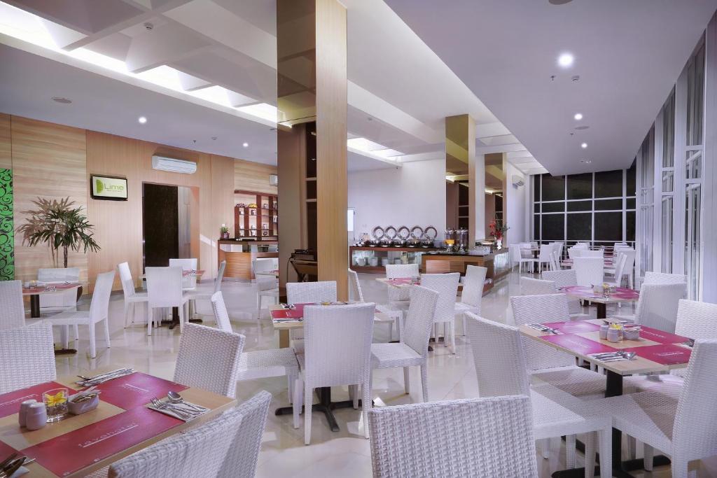 Restaurace v ubytování favehotel Simpang Lima - Semarang