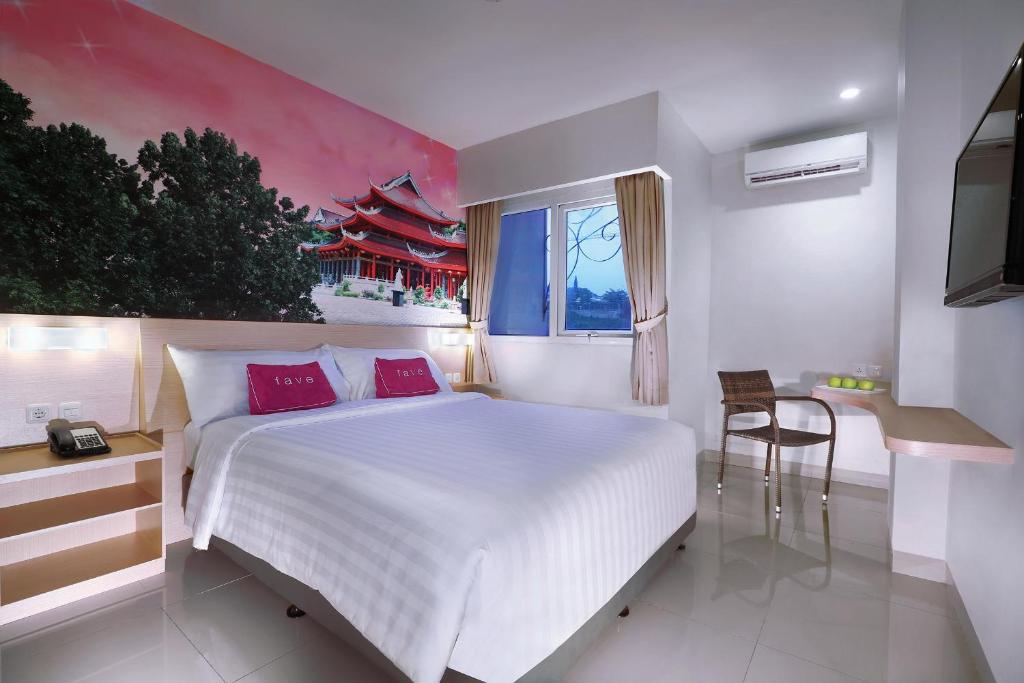 Postel nebo postele na pokoji v ubytování favehotel Simpang Lima - Semarang