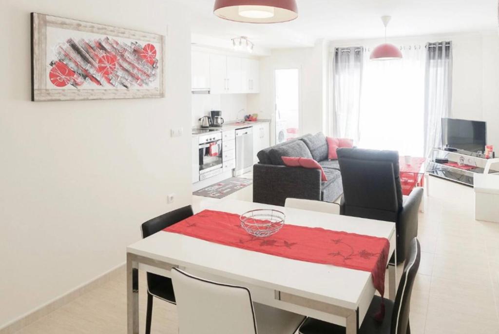 TV a/nebo společenská místnost v ubytování Beau 2 pieces récent a 5 m de la plage