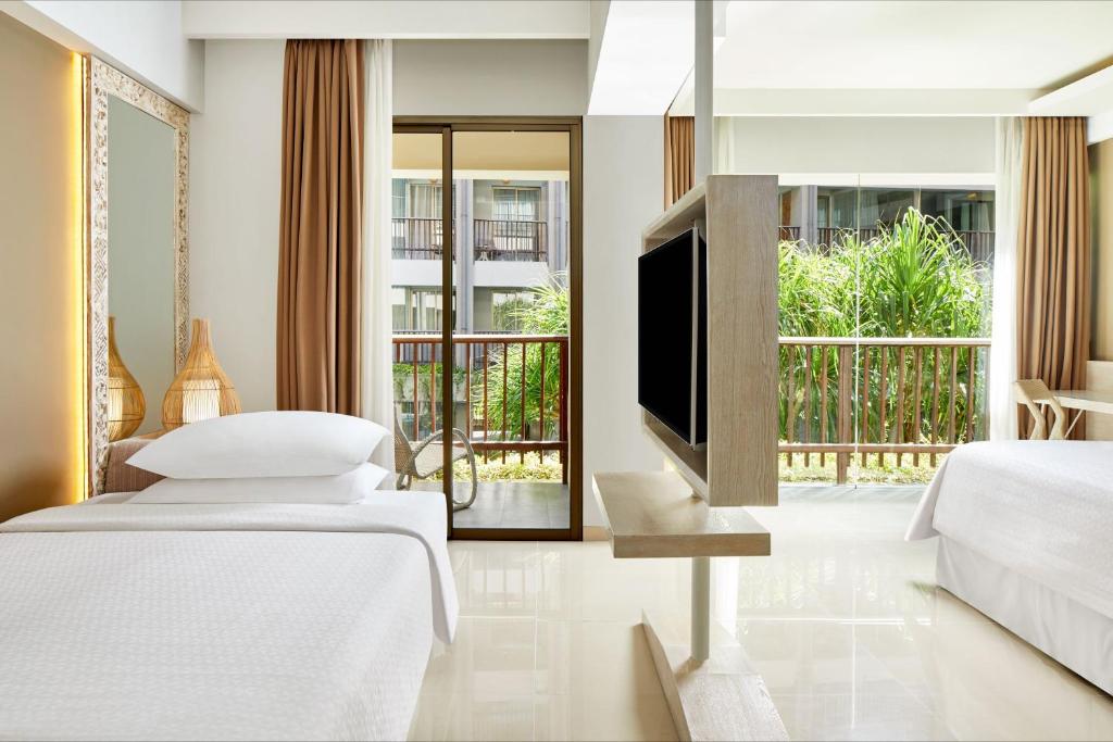 Postel nebo postele na pokoji v ubytování Four Points by Sheraton Bali, Kuta