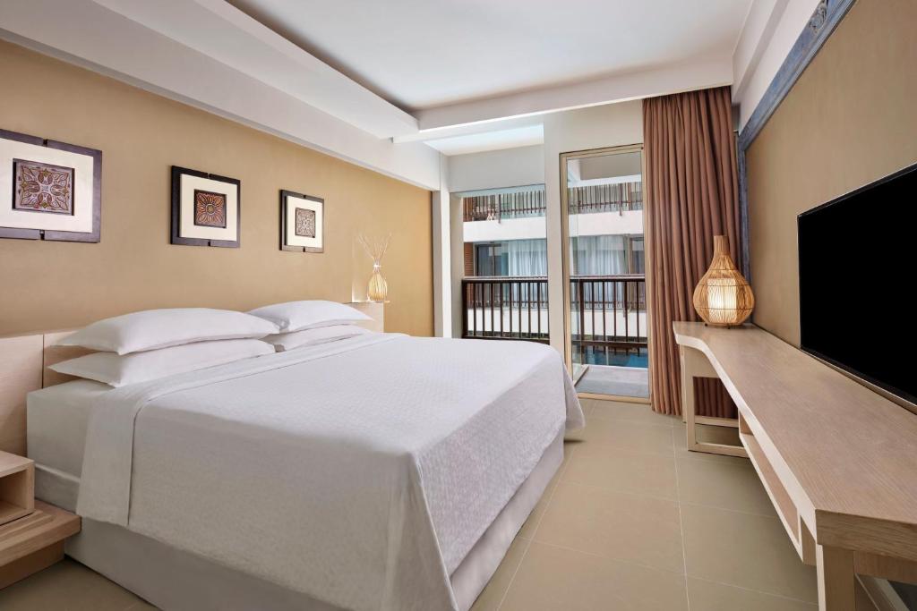 Postel nebo postele na pokoji v ubytování Four Points by Sheraton Bali, Kuta