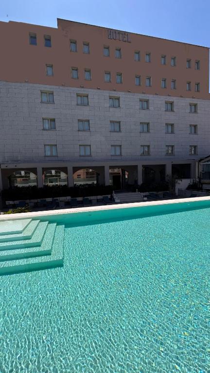 Bazén v ubytování Hotel For You nebo v jeho okolí