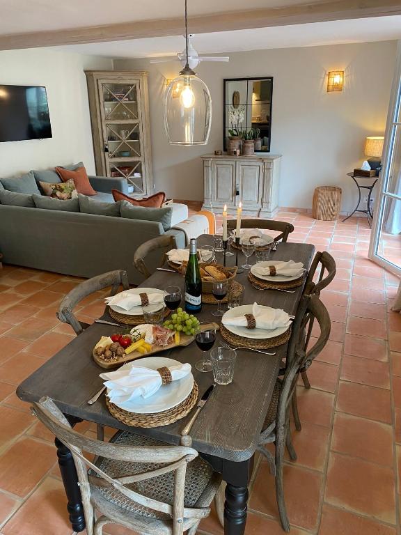 Pretty Historical Village House - Maison De Ville De Trois Chambres
