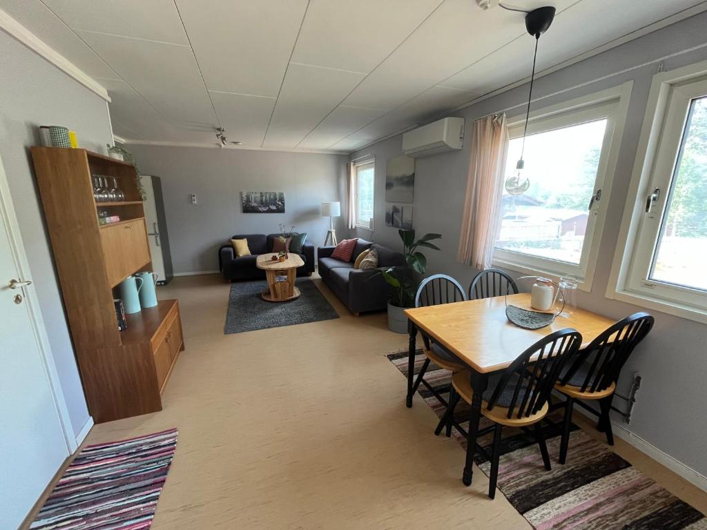 Posezení v ubytování Långrösta 48-49, Appartementen in Hagfors