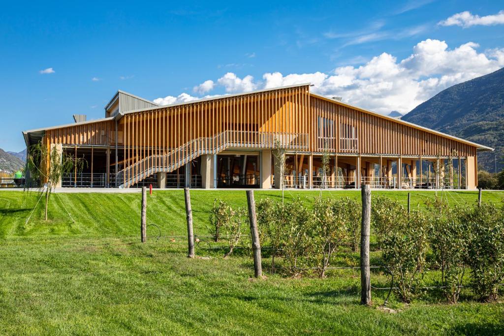 a building with a fence in front of it at Agriturismo La Fiorida in Mantello