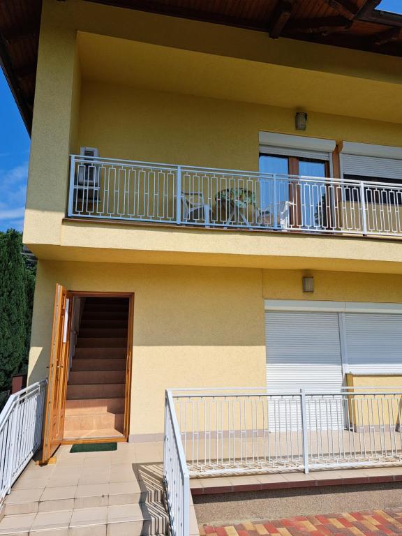 Balkón nebo terasa v ubytování Pintér Apartman