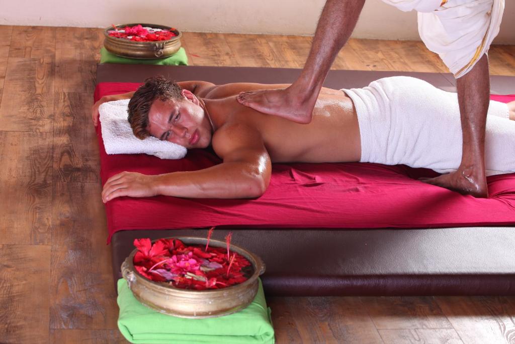 Spa o centre de benestar de Uday Suites - The Airport Hotel