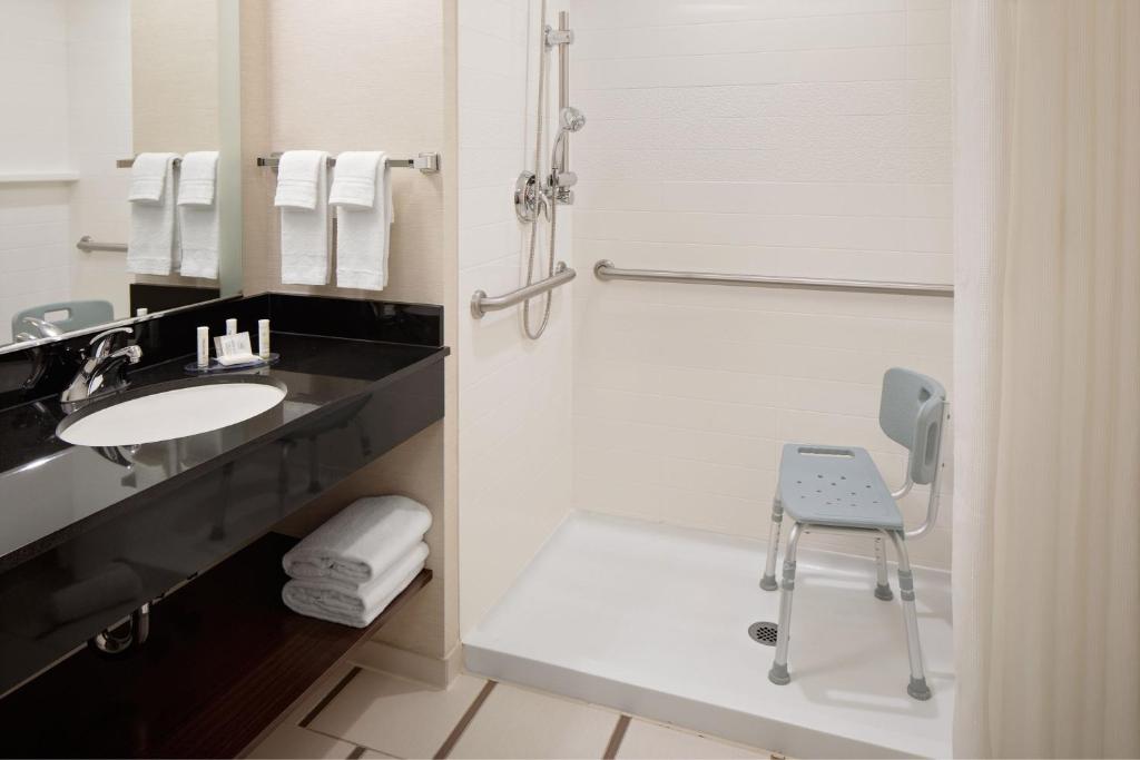 رزرو هتل، Fairfield Inn & Suites New York Manhattan/Downtown East | 09197245266