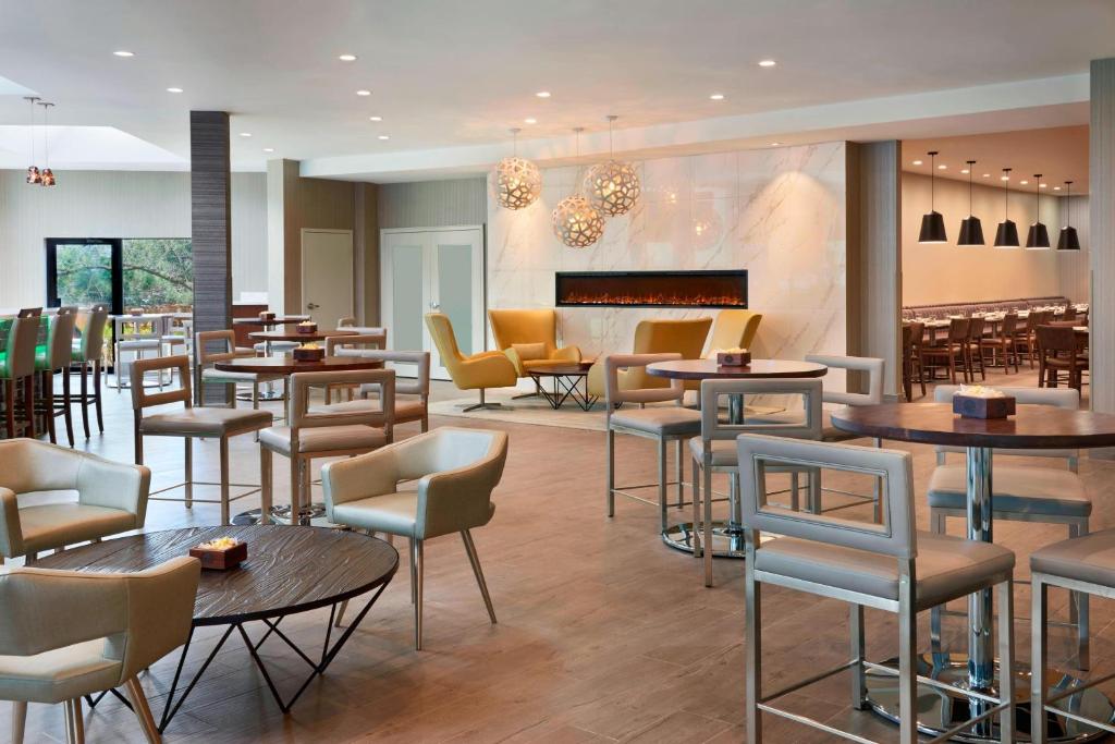 Posezení v ubytování Four Points by Sheraton Toronto Airport