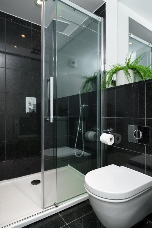 Aircon 2 Bedr, 3 Beds, 2 Bath Covent Garden, Subway - Two-Bedroom Apartment