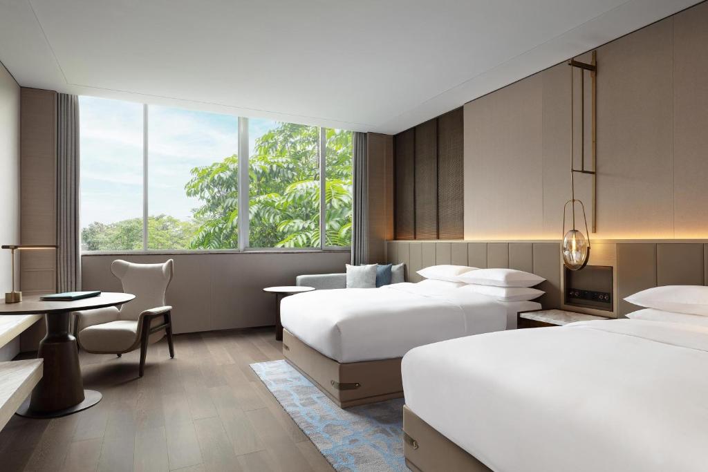 Postel nebo postele na pokoji v ubytování Midea Shunde, a Tribute Portfolio Hotel