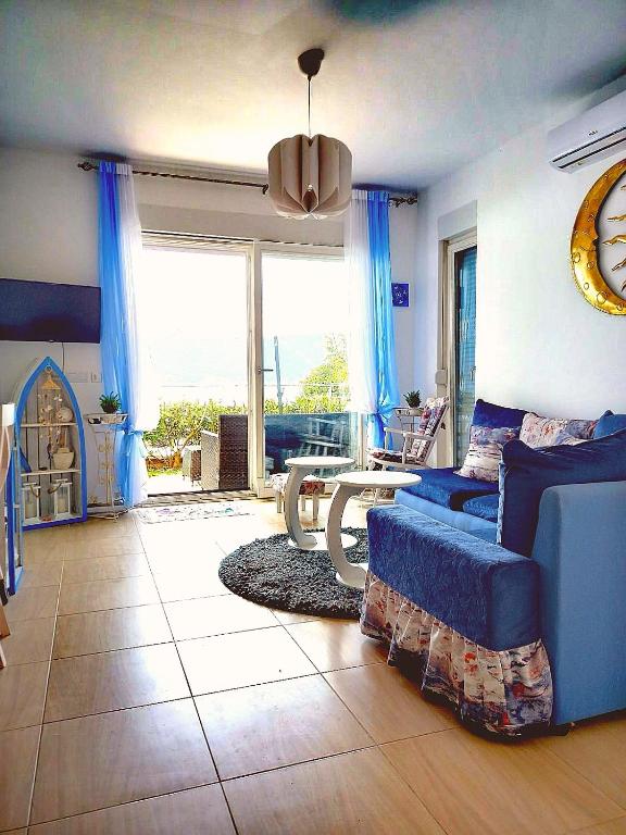 Posezení v ubytování Ariya mare apartman Risan Montenegro, na plaži