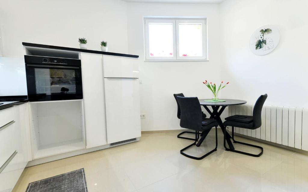 Kuchyň nebo kuchyňský kout v ubytování Apartment Mary 3