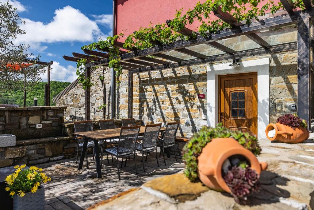 Zahrada ubytování TouristFarm - apartments "RED FAIRYTALE"
