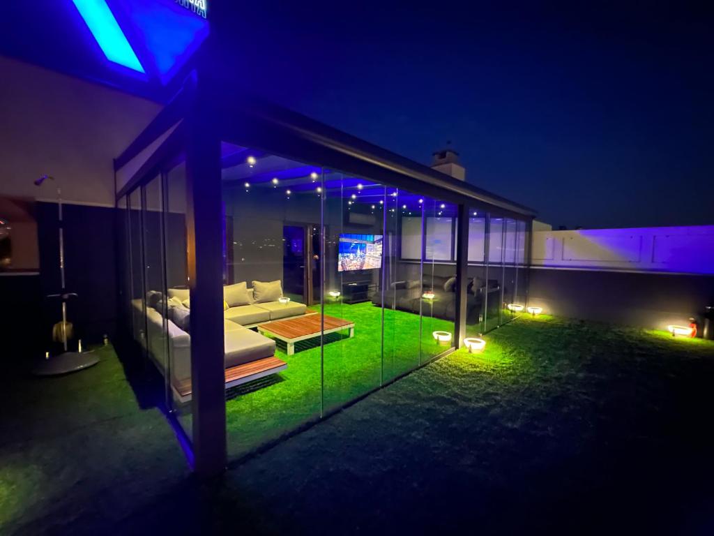 Vonkajšia záhrada v ubytovaní LUXURY APARTAMENT Z DUŻYM TARASEM - Park City Poznań