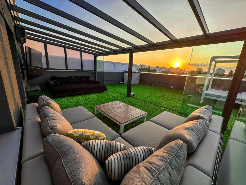 Posedenie v ubytovaní LUXURY APARTAMENT Z DUŻYM TARASEM - Park City Poznań