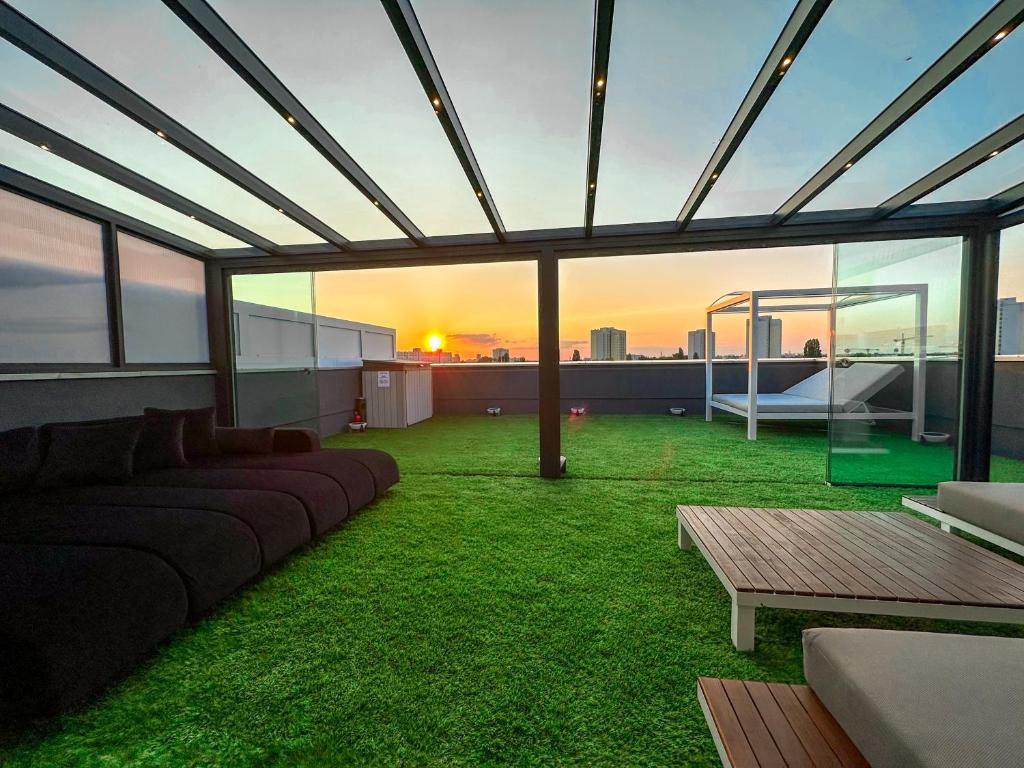 Vonkajšia záhrada v ubytovaní LUXURY APARTAMENT Z DUŻYM TARASEM - Park City Poznań