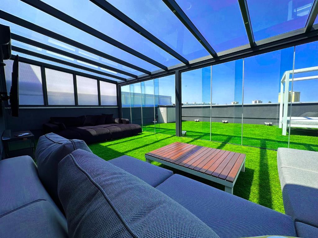 Posedenie v ubytovaní LUXURY APARTAMENT Z DUŻYM TARASEM - Park City Poznań
