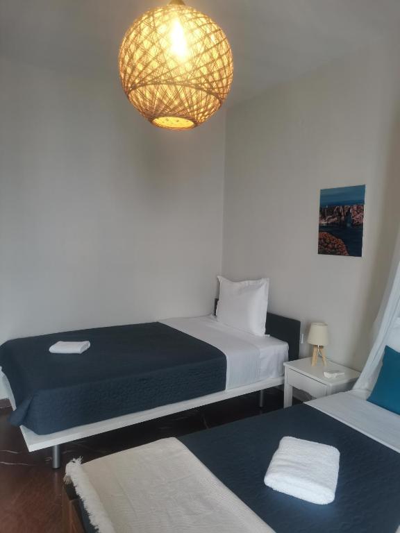 Postel nebo postele na pokoji v ubytování Artemis sunset view apartment
