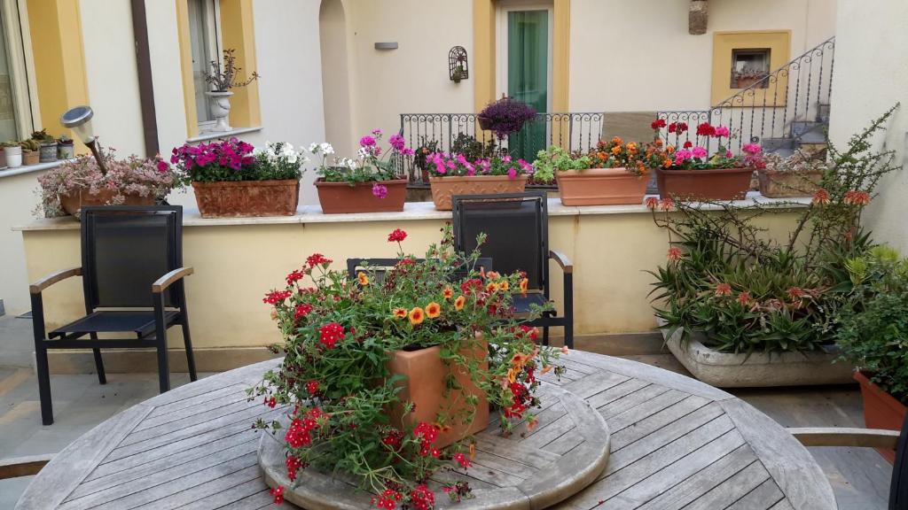 A balcony or terrace at B&B Case a San Matteo
