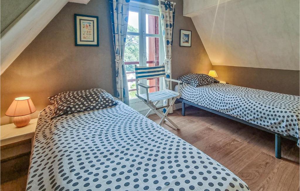 two twin beds in a room with a window at Stunning Home In Saint-palais-sur-mer With Wifi And 6 Bedrooms in Saint-Palais-sur-Mer
