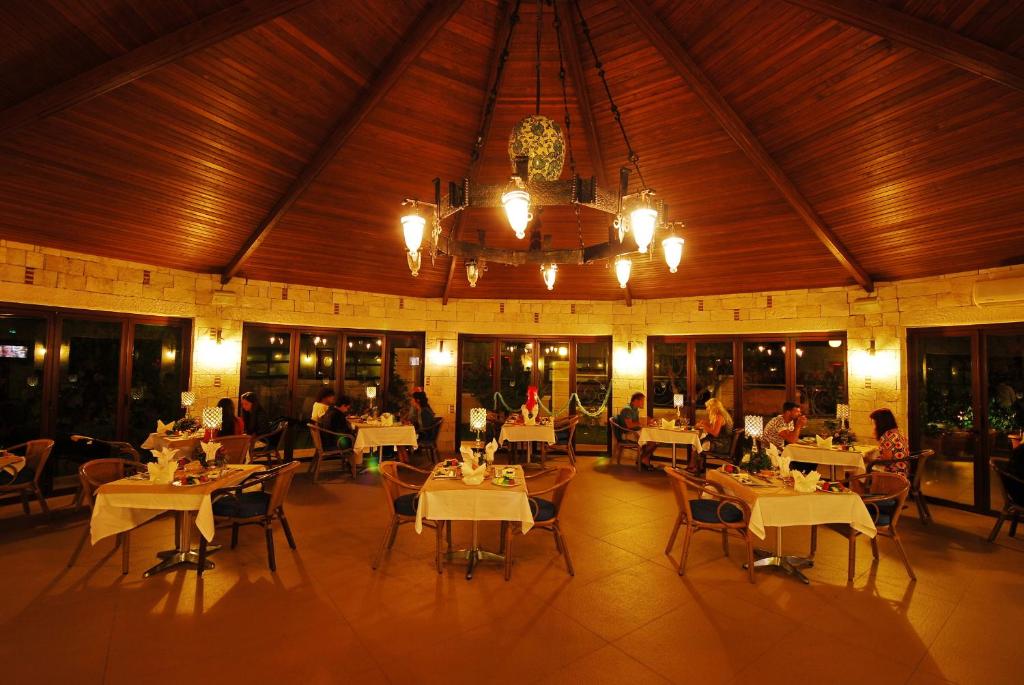 Restaurace v ubytování Grand Pasa Hotel