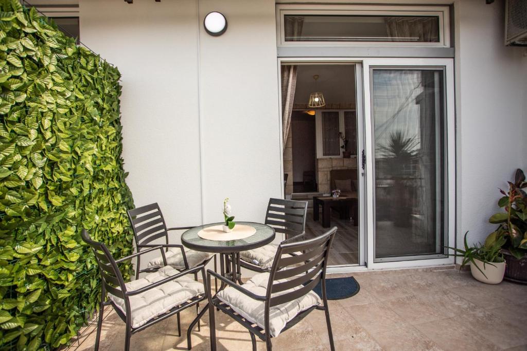 Balkón nebo terasa v ubytování Apartments Jelena Ulcinj