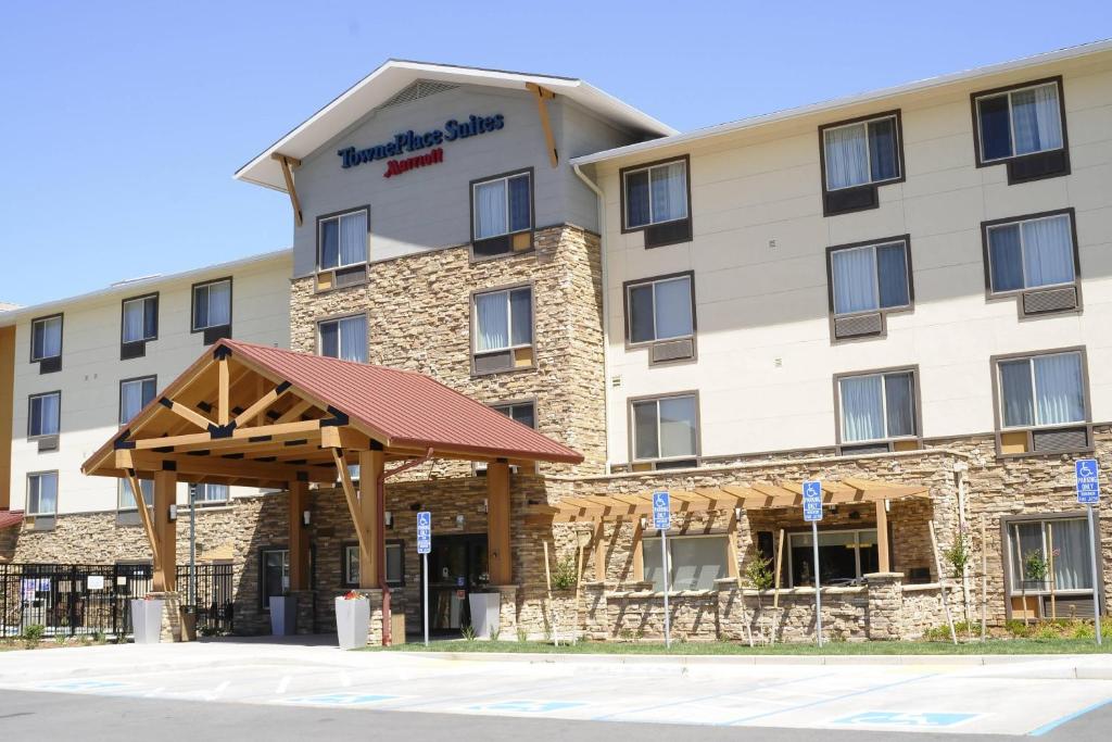a rendering of the front of a hotel at TownePlace Suites Redding in Redding