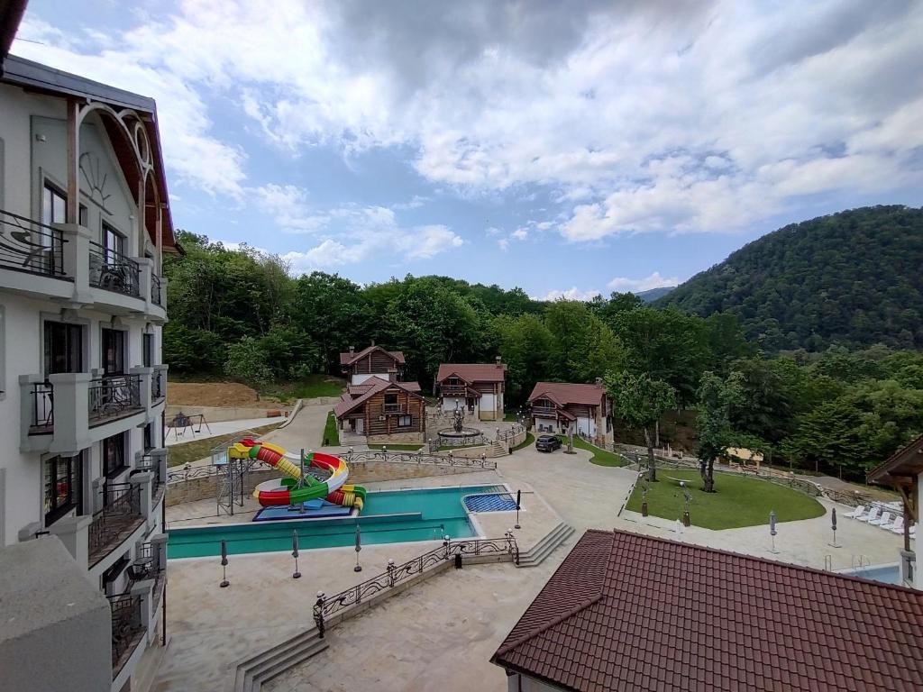 Nespecifikovaný výhled na hory nebo výhled na hory při pohledu z hotelu
