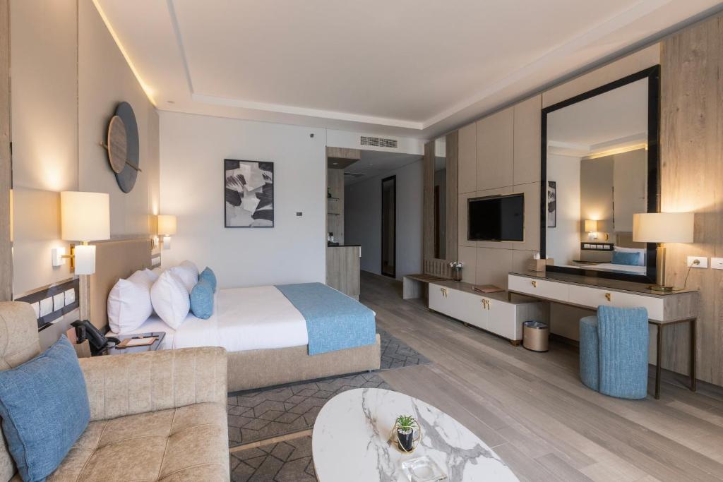 Postel nebo postele na pokoji v ubytování Gewan Resort New Alamein