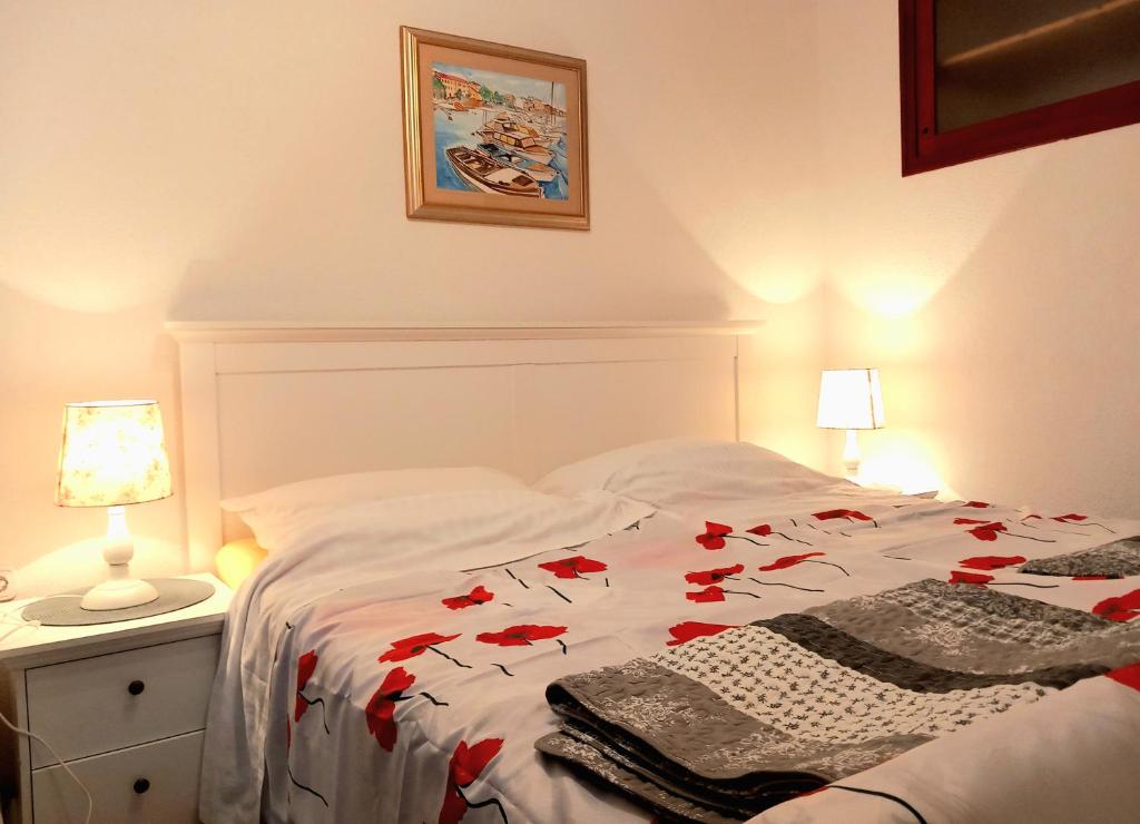 Postel nebo postele na pokoji v ubytování Apartments Vrisak