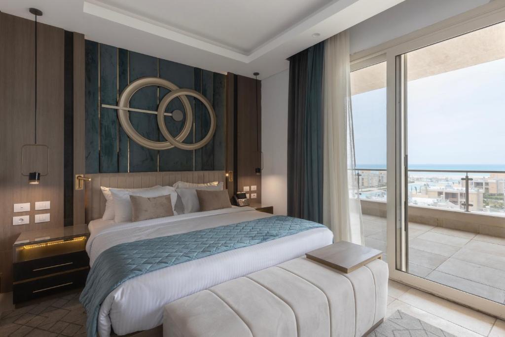 Postel nebo postele na pokoji v ubytování Gewan Resort New Alamein